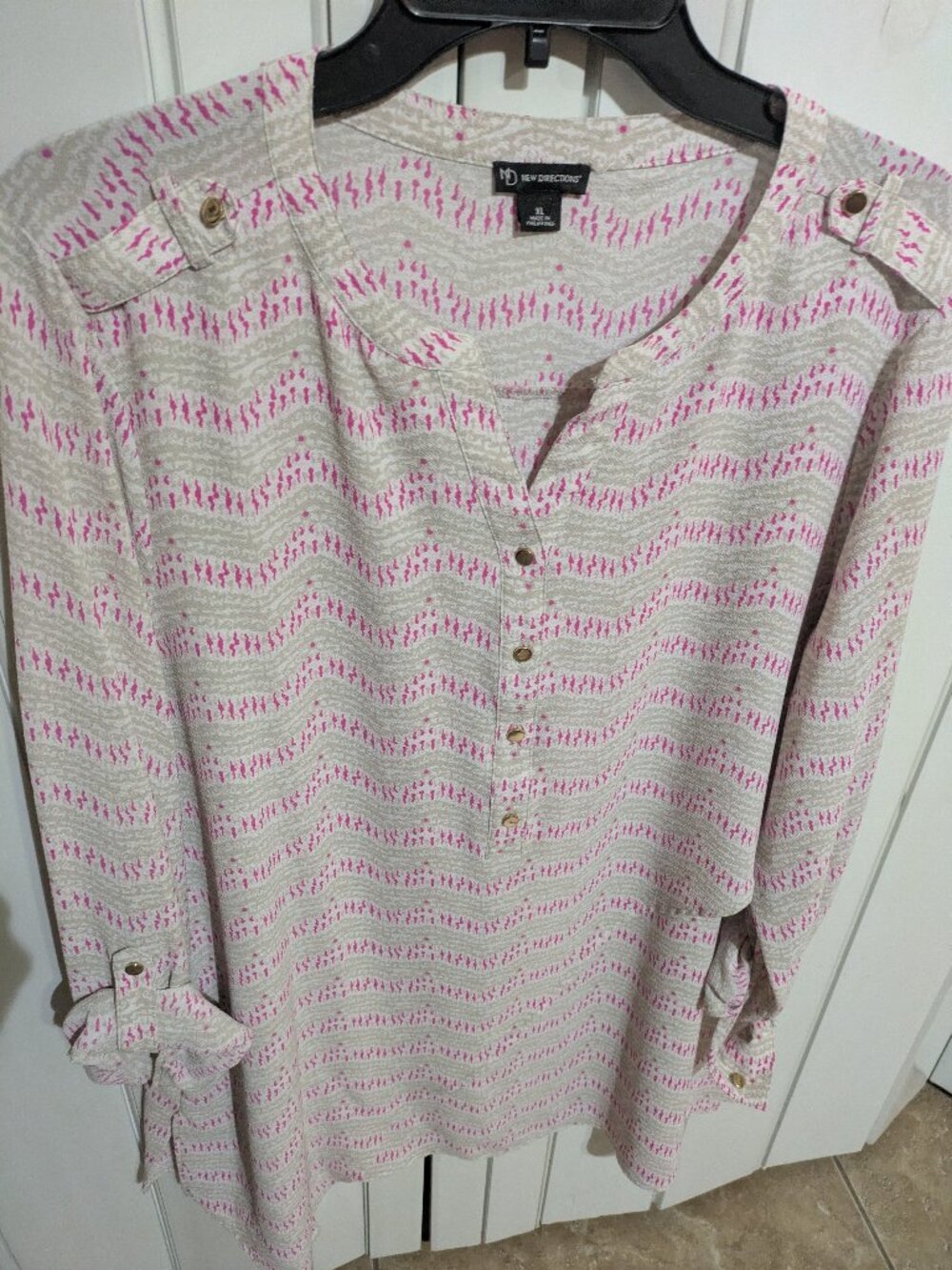 ~NWOT Beautiful unique blouse~